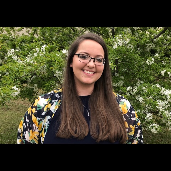 Meet your Posher, Megan - Picture 2 of 5